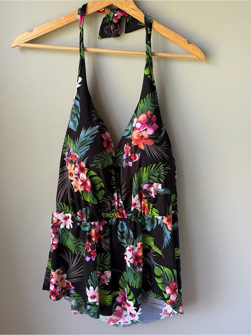 W swim Flower and Leaf Multivolor Bikini Top Swimsuits Size 1X Tankini MSRP $150
